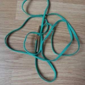  - Halsband man virar runt halsen 