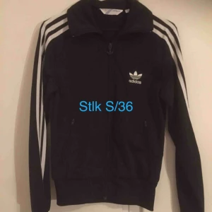  - Adidas hoddie med dragkedja