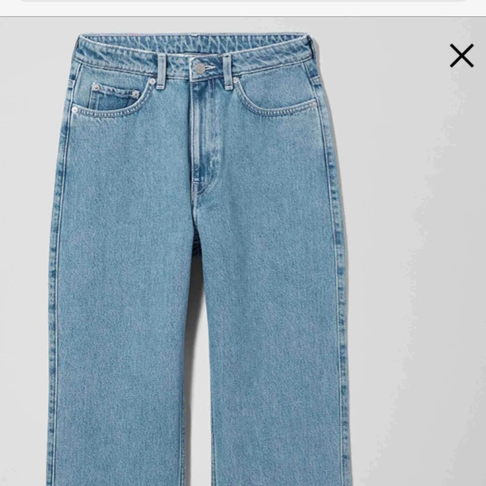 Tjena, säljer ett par weekday jeans i modellen Row o i storlek 26/30. Har klippt av en liten bit på slutet av jeansen så dom passar mig som är 167. Skriv om ni vill ha bilder! Frakt tillkommer . Jeans & Byxor.