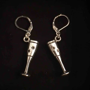  - Handgjort örhänge 🍸 (+frakt 9kr)