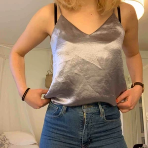 Glansigt linne - Linne i snyggt glansigt material. 