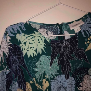  - så härlig byxdress från monki! köpte den förra sommaren och endast använd 1 gång.  Kan mötas upp i stockholm eller frakta (men då står köparen för frakten) 🥰