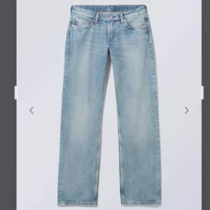 Säljer mina Weekday arrow low jeans, stl w25 l30 eftersom de är för små. Bra skick! Skriv vid funderingar/egna bilder🤗