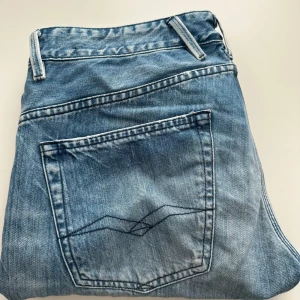 Replay Jeans - Säljer dessa sjukt snygga blekta jeansen från Replay! Sitter väldigt snyggt och passar till många plagg 😁
