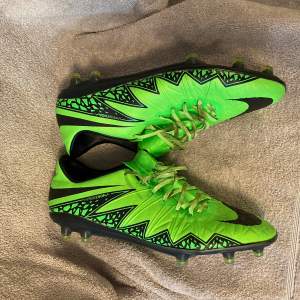 Nike hypervenom, storlek 41 , funkar för både gräs och konstgräs   Kom med bud 
