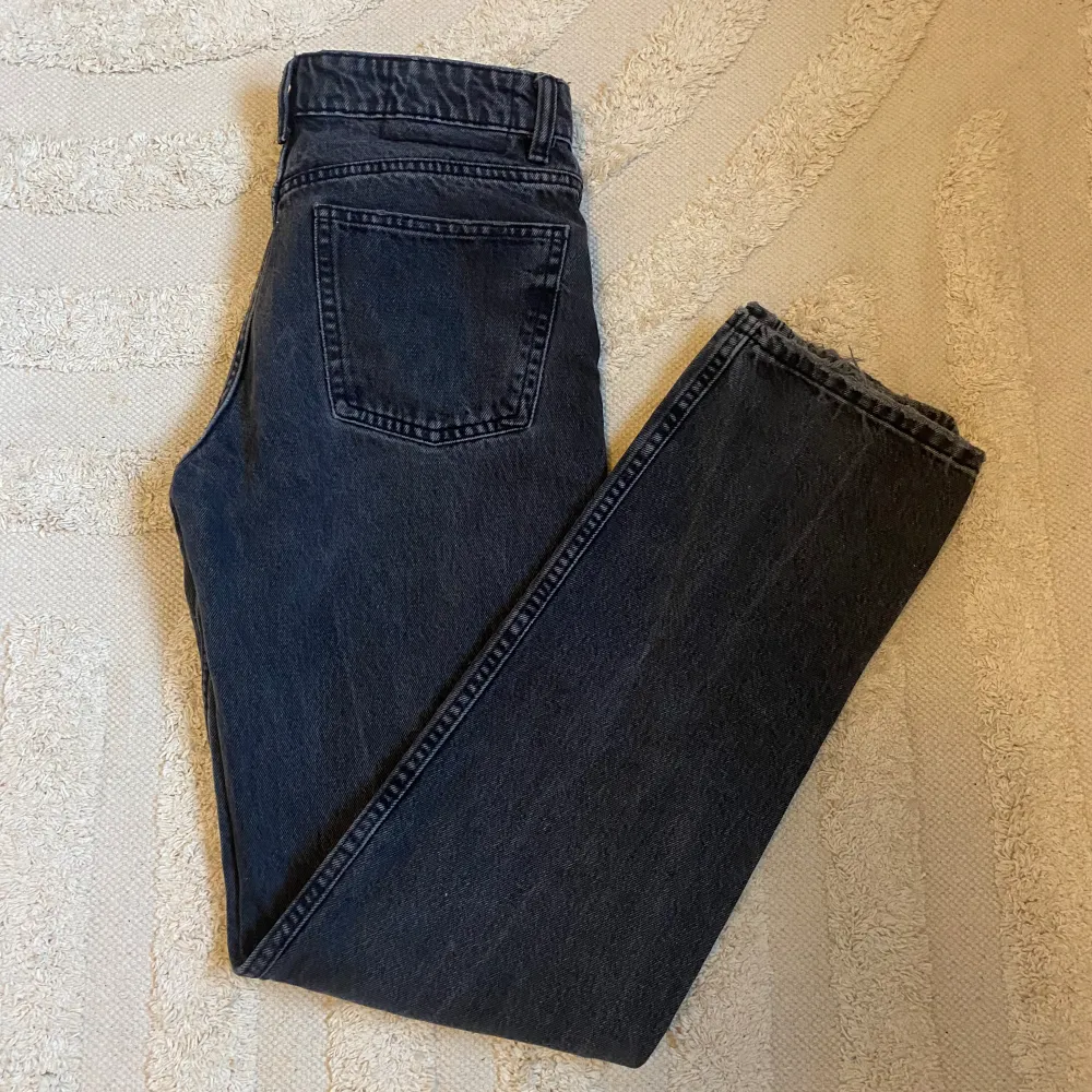 Low/ Midwaist jeans från zara. Säljer för 150+frakt. Jeans & Byxor.