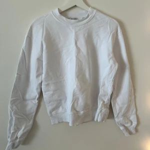 Sweatshirt  - Vit sweatshirt från Nakd 