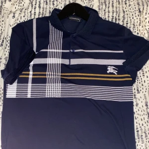 Burberry pike - Säljer denna då den inte passar mig 1:1kopia Burberrypike i storleken M men passar S