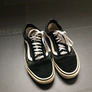 Vans  - Vans old skool i bra skick, endast lite använda. Säljes pga för små. Strl 38,5. 24,5 cm.