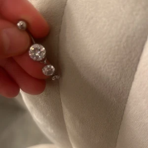 Navel piercing  - Oanvänd, rostfritt! Använder inte silver smycken, behöver rensa