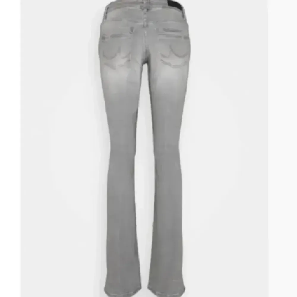 Säljer mina gråa ltb jeans som jag ej använder längre❣️. Jeans & Byxor.