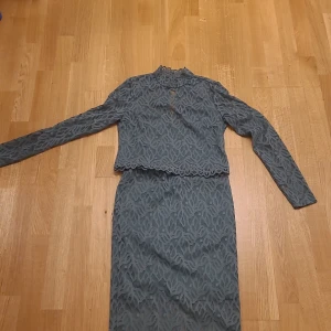 Ett grönt set  - Ett fint grönt sommar set nu perfekt till sommaren i nyskick jätte fin passform 