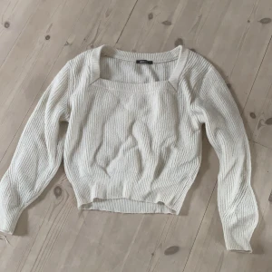 Stickad tröja - Köpt på secondhand affär, fel storlek så aldrig använt av mig