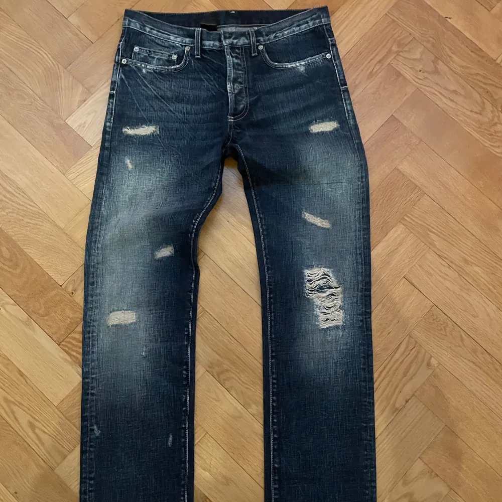 (ÄKTA) Dior Homme straight legged jeans, inga skador/fläckar.  Storlek 31/32, kan skicka mått om det behövs😁. Jeans & Byxor.