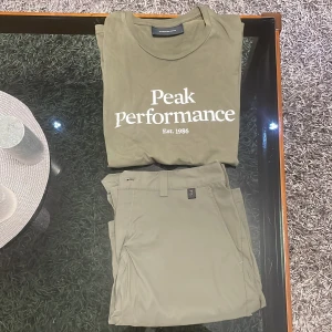 Peak performance  - Köpa på johnells för ca 2 år sedan. Kvitto finns. Använda ca 5 gånger. 