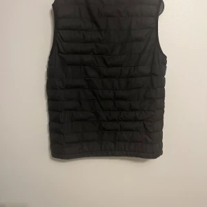 Peak performance  - Peak performance väst som inte längre passar mig, storlek M (bra skick) Skriv vid intresse så kan priset diskuteras lite