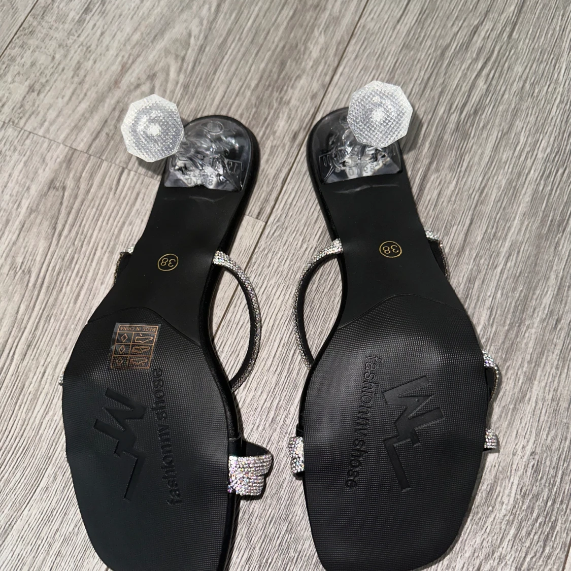 Helt nya klackskor storlek 38 - 91