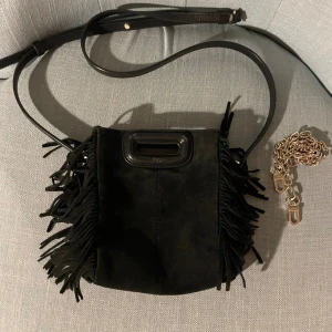 Maje väska  - Hej! Säljer min Majeväska som tyvärr inte kommer till användning längre. Är använd några gånger kontakta för för fler bilder!  Båda banden får man med!  