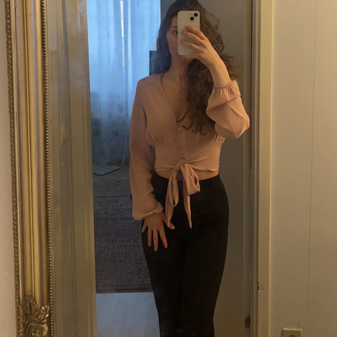 Rosa blus med knut - 90