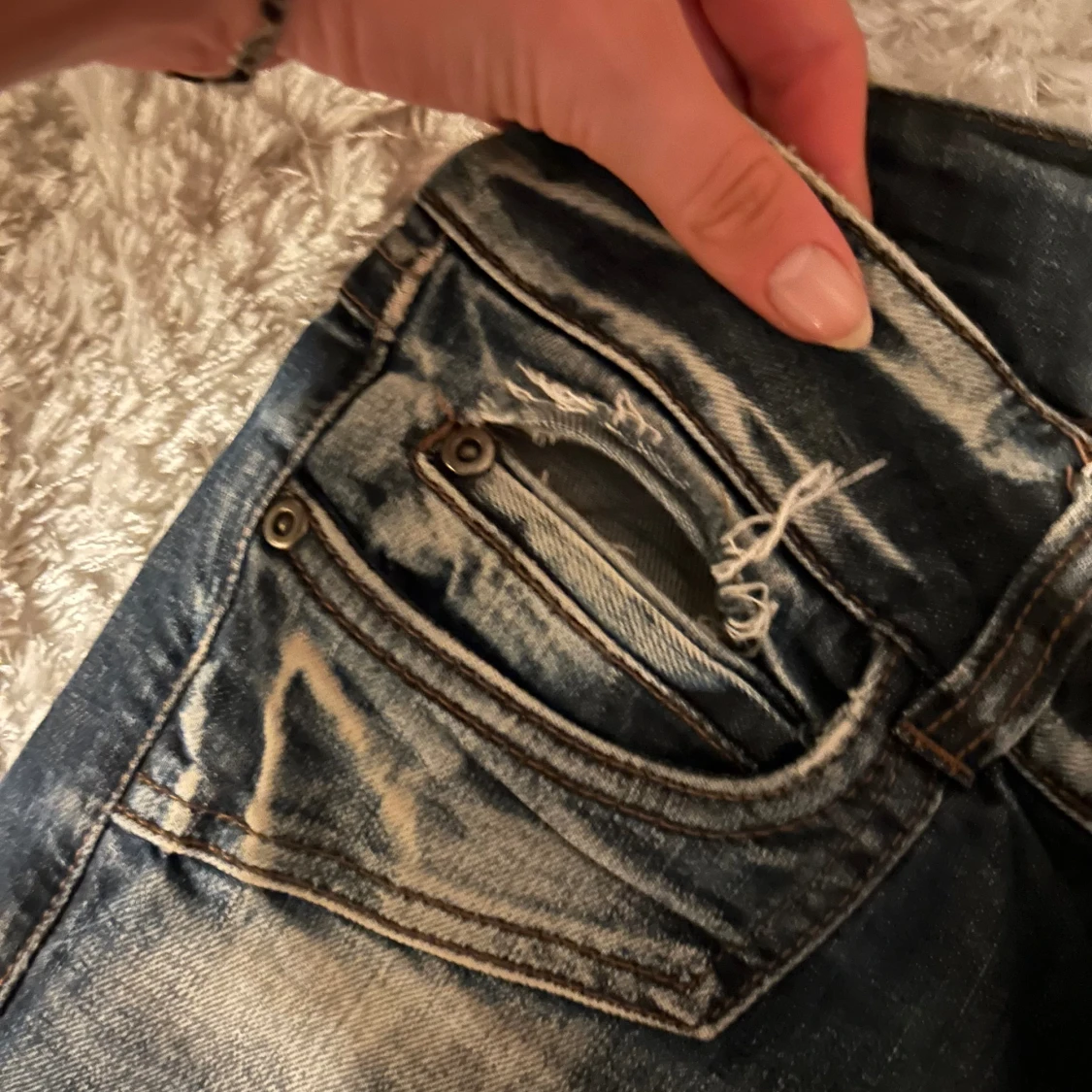 Lågmidjade utsvängda jeans ONLY  - 93