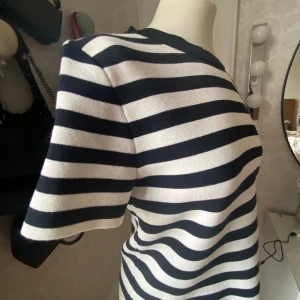 T shirt ifrån zara - Söt randig t shirt ifrån zara💘