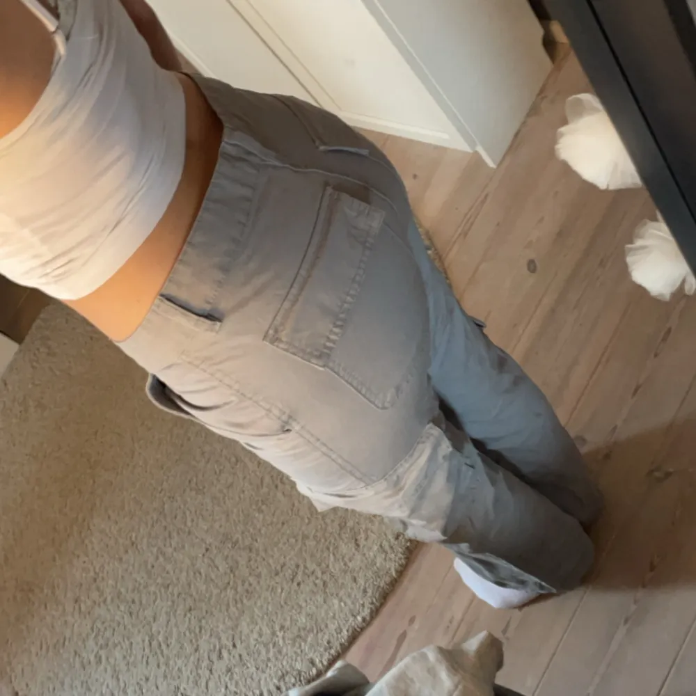 Snygga cargo pant från Gina, endast testade🤩(jag har vanligtvis 36). Jeans & Byxor.