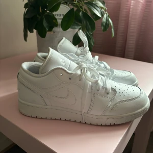 Nike Air Jordan low - Använda fåtal gånger. Köpt från Jdsport, Nypris 1250:- Går inte ner i pris