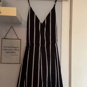 Bodysuit - Bodysuit från Bohoo, står på en liten lapp att det är ”14” så är typ storlek 42. Använd ett fåtal gånger men är i fint skick.