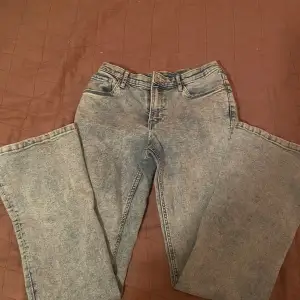 Low waist jeans i storlek 160💘