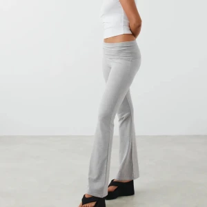 Yoga pants - Säljer dessa från gina i väldigt bra skick, knappt använda! Nypris 359