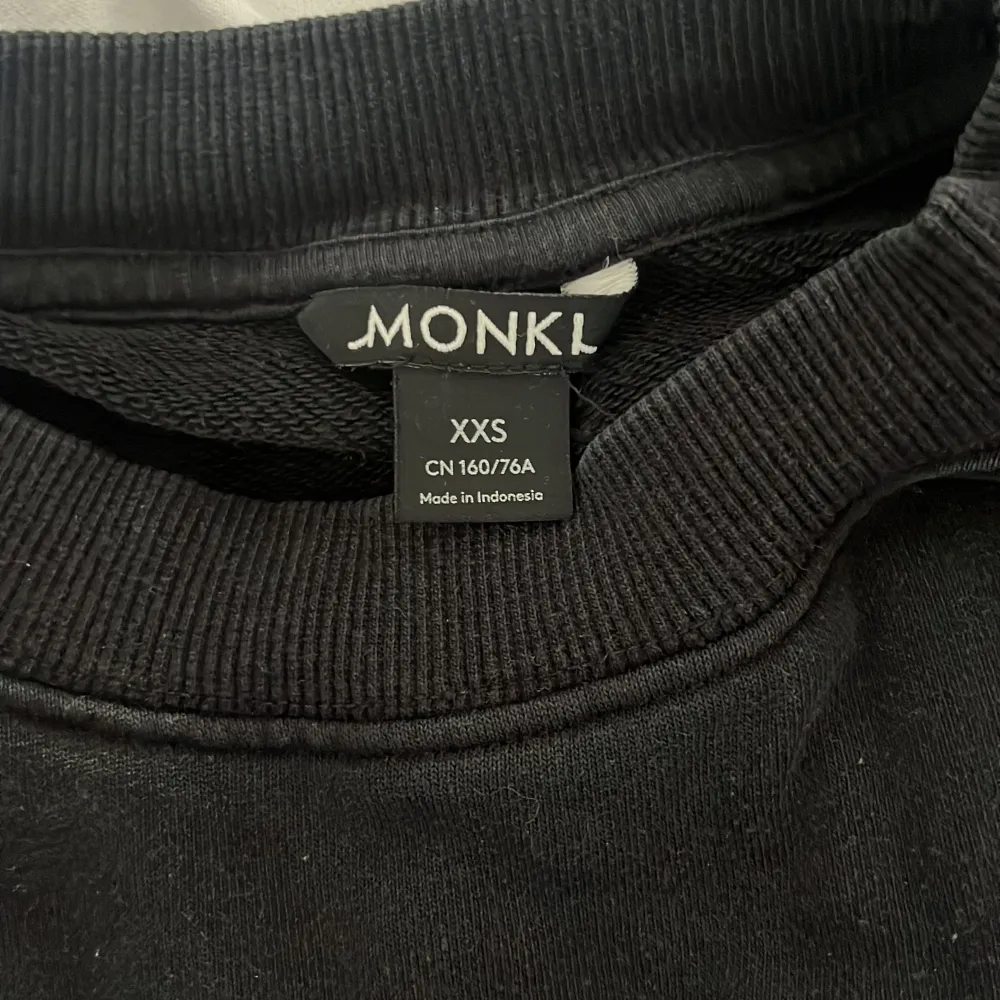 2 st sweatshirts från monki. Storlek xxs men passar mer xs/s. Köp en för 50 eller båda för 80. Tröjor & Koftor.