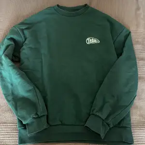 Grön sweatshirt från junkyard, storlek xs.
