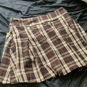 Riktigt fin kjol - Med rutor men använder ej längre