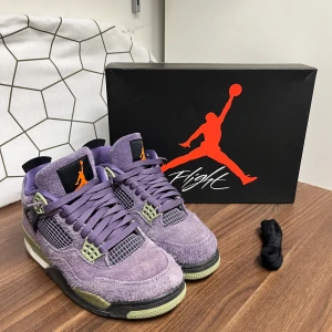 Jordan 4 Canyon Purple - Supersnygga och sparsamt använda AJ4. Köpta för 2400kr på footlocker mitt pris 1000. Kan frakta men köparen betalar frakt