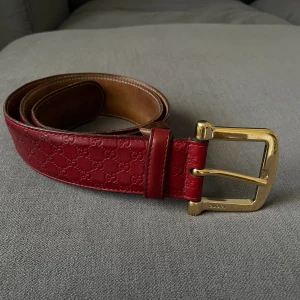Gucci bälte  - Gucci bälte •Storlek: 95cm   •Skick 7/10   (Finns ute på andra sidor också)😁