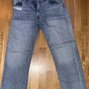 Levis jeans - Levi’s 551Z, bra skick.