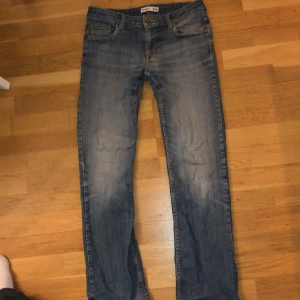 Vintage Base 40 lindex bootcut jeans - Byxorna är bootcut och regular fit Fina bakfickor, base 40 lindex jeans Vintage Ordinarie pris 600