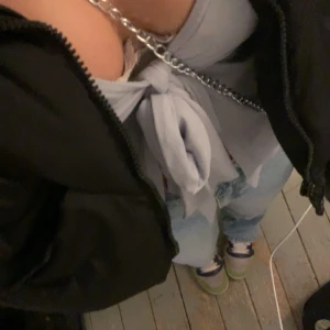 Gina tricot tröjaffå - Hejjjj!❤️ säljer den här typ dupen från design by sì köpte den för 299 men säljer den för 199 har använt den tre gånger tidigare och tvättat den fyra gånger den har inga fläckar elr hål storlek XS men skulle passa S säljer för det inte är min.