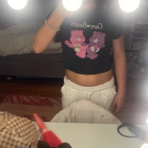 Ganska använd men inte några tecken på användning. - Använd men inte några synliga tecken på det. Storlek M Köpt i pull & bear för runt 100 kr