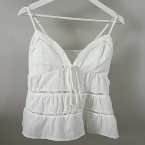 Linne - Säljer detta fina linne i mycket fint skick🤍