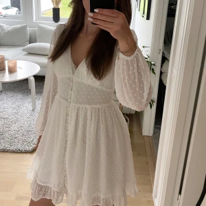 Vit klänning - Klänning från Dennis Maglic. Nypris 899kr