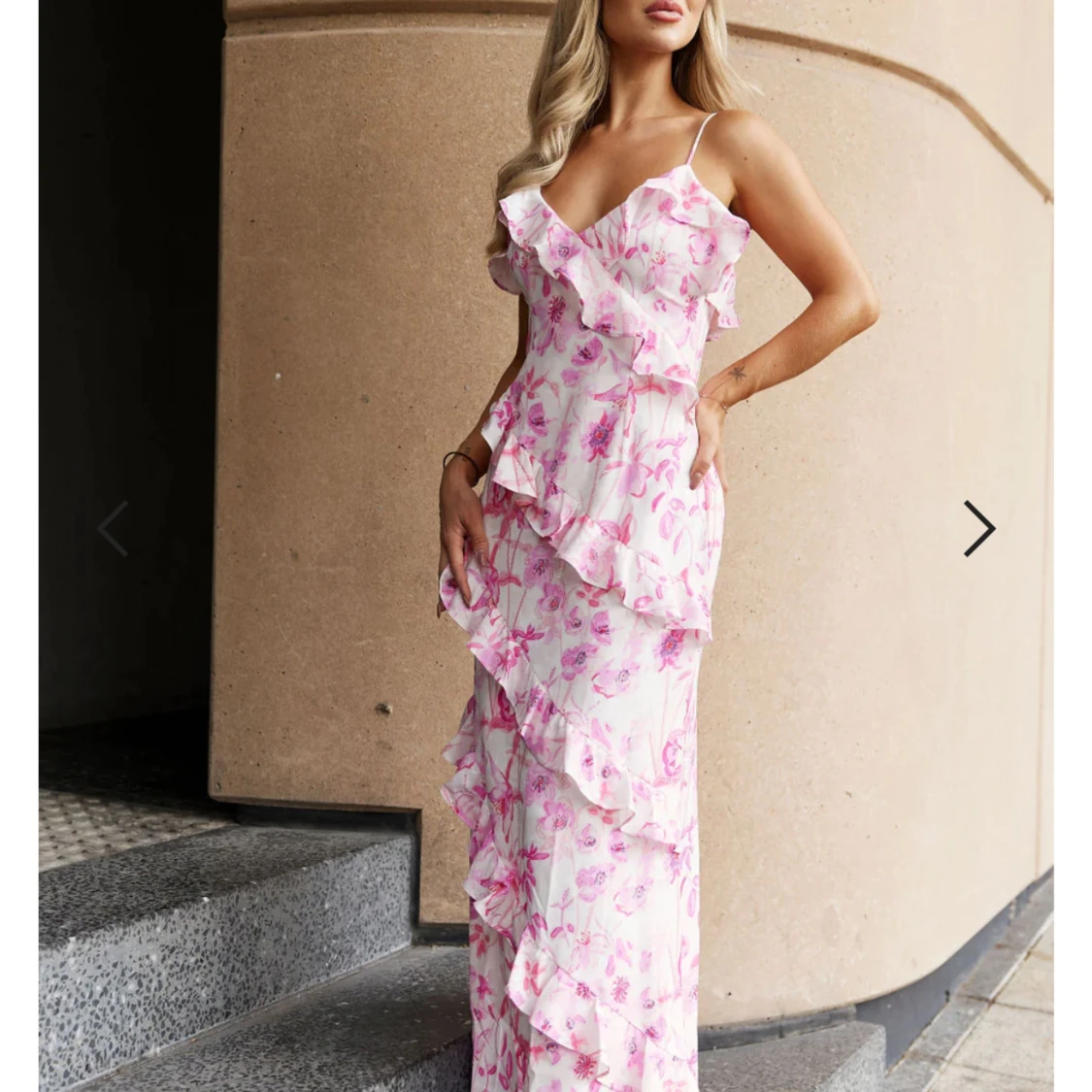 Rosa/vit volangklänning - 90