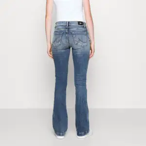 säljer mina fina LTB jeans. Köpta för 910kr💘 nytt skick , storlek 27x34! passar mig perfekt som har storlek 36 
