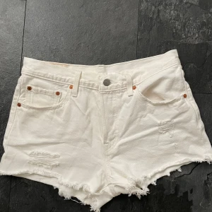 Vita jeansshorts - Vita levis shorts