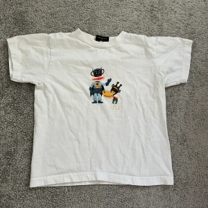 Paul Frank baby tee - Är barnstorlek så sitter som en baby tee 💗 lite slitet tryck