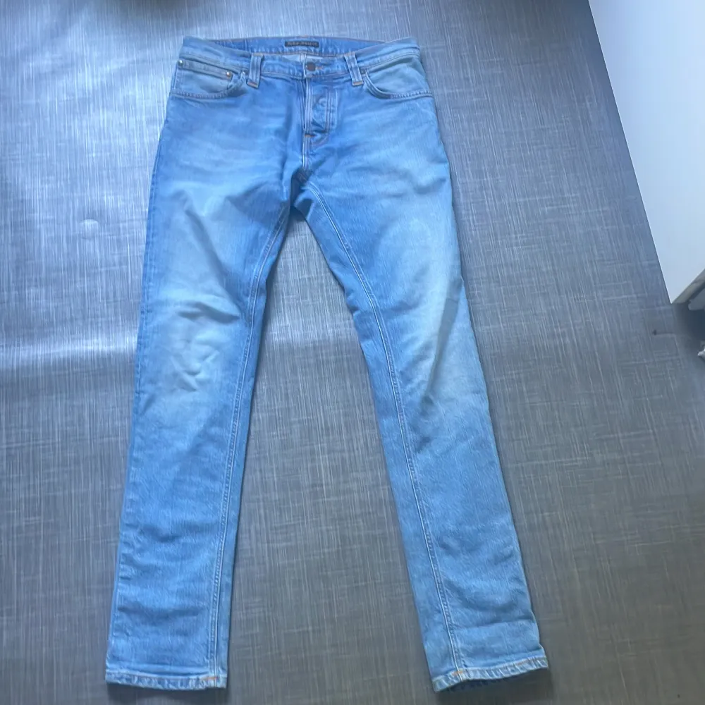 Nudie jeans endast använda ett par gånger, superfint skick. Storlek 32/34 modellen heter Grim Tim. Nypris: 1600 Priset är diskuterbart. Jeans & Byxor.