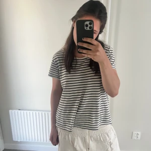 Krämvit kjol  - Mycket bra skick, kommer tyvärr inte till användning längre💕