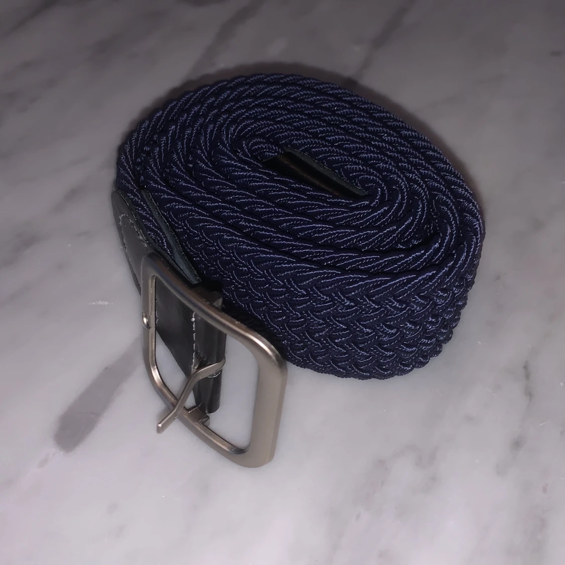 Marinblått flätat ” grisch ” bälte