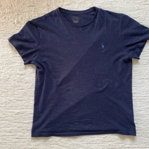 Polo Ralph Lauren t shirt - St: S, mycket bra skick, inga synliga defekter, pris KAN diskuteras!