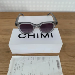 Chimi 04 grå - Säljer dessa chimis. Skick 9/10. Boxen ingår